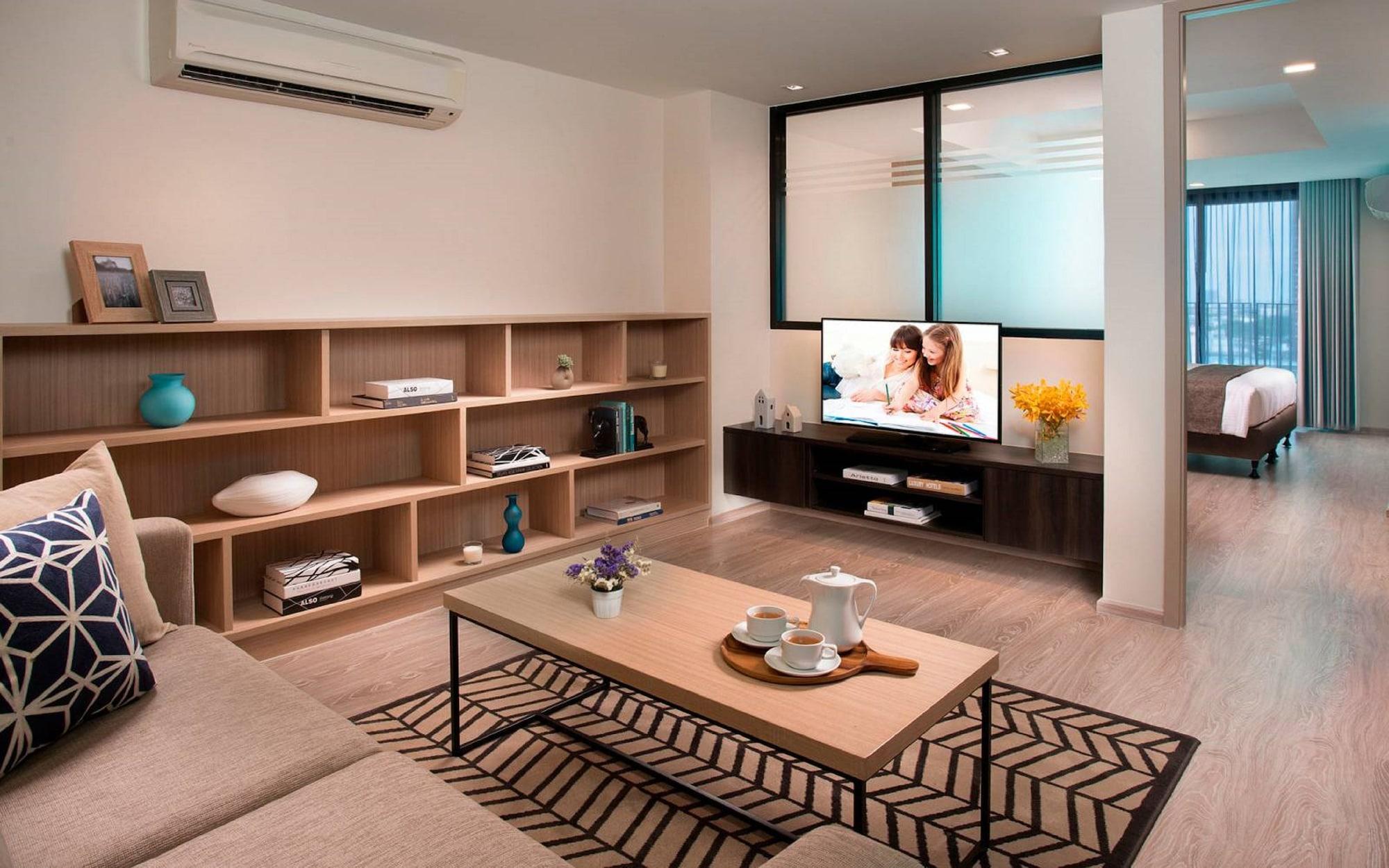 Somerset Ekamai Apartment *